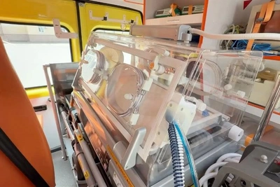 Детская больница на Сахалине получила реанимобиль и барокамеру