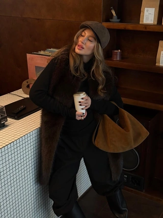 Шапки, береты и кепки: самые модные головные уборы зимы 2025/26 Шапки, береты и кепки: самые модные головные уборы зимы 2025/26