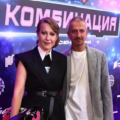 Собчак призналась Богомолову в любви на его 50-летие: «Всю жизнь искала того, кого буду слушаться и слушать, раскрыв рот»