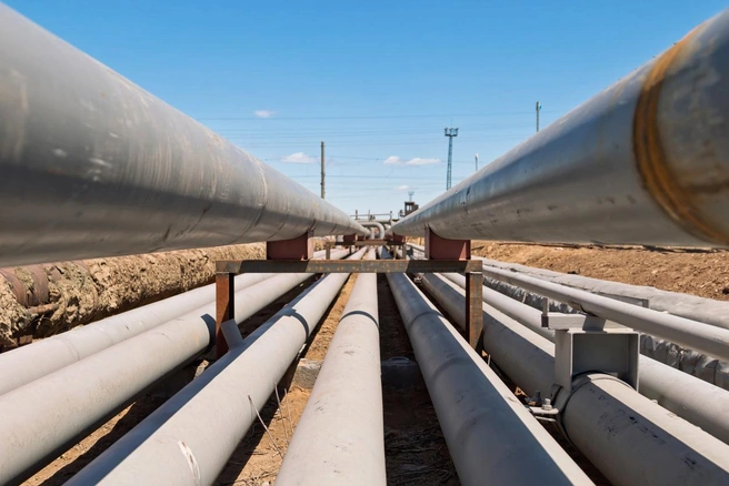 Еврокомиссия высказалась на тему ударов по нефтепроводу «Дружба» | Источник: Berkut_34 / istockphoto.com