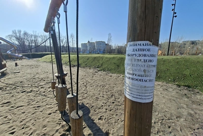 Экспертиза детских площадок на Петровской набережной