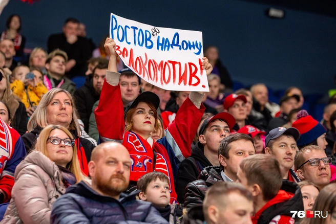 За «Локо» болели не только жители Ярославля | Источник: Кирилл Поверинов / 76.RU