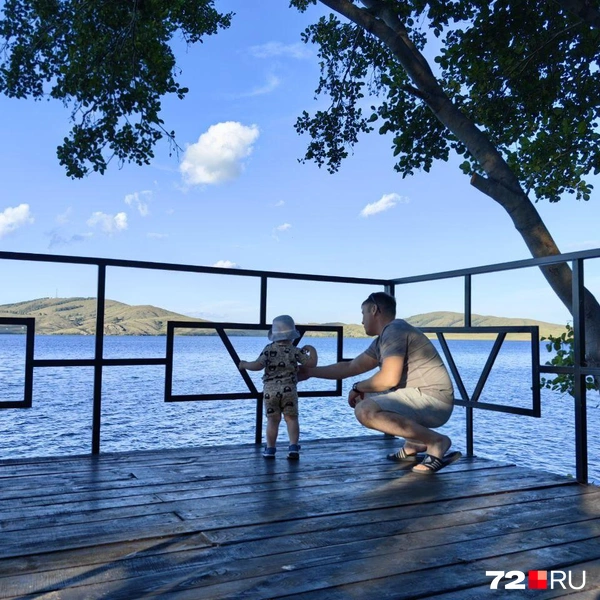 К воде сделаны спуски к воде | Источник: Юлия Мальцева