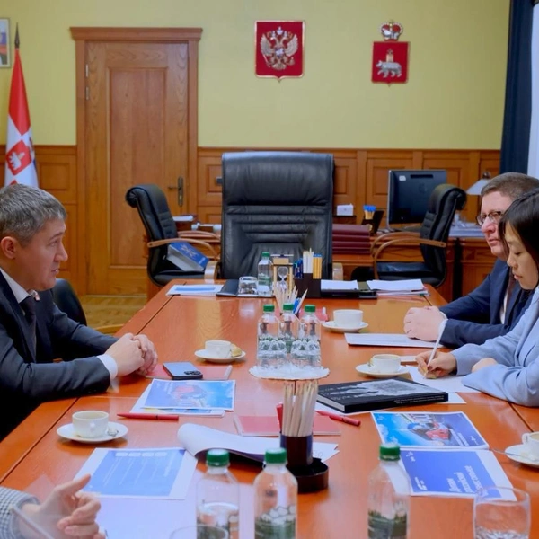 Губернатор и бизнес-леди обсудили строительство распределительного центра | Источник: Дмитрий Махонин / Telegram