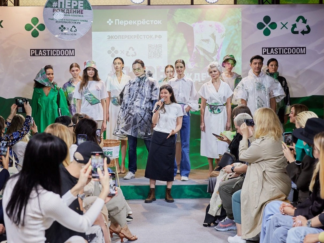ПЕРЕрождение: как прошел первый модный показ эко-коллекции «Перекрестка» | marieclaire.ru