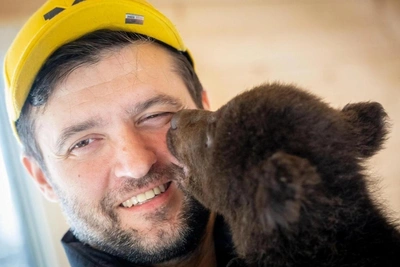 Yekaterinburg man raises nine bears at animal rescue center