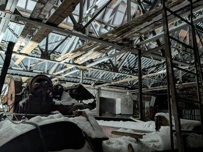 Рабочий погиб при падении с крыши на Свердловской набережной | Источник: Северо-Западная межрегиональная гострудинспекция