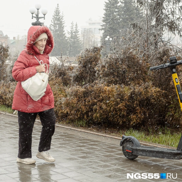А может, махнуть до дома на самокате?  | Источник: Кирилл Башинский / NGS55.RU