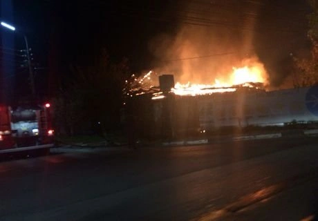 На пожаре в нежилом доме на Есенина погиб человек | ya62.ru