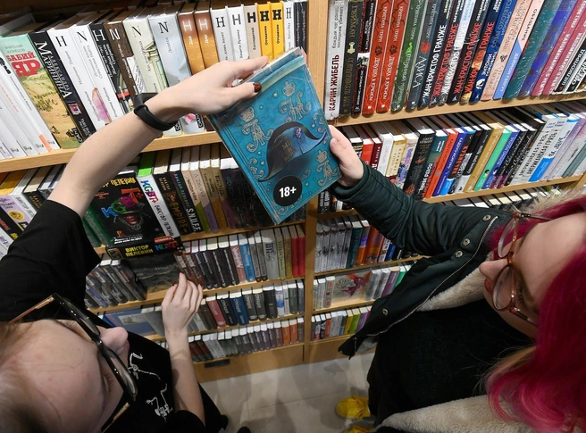 Куда деваются запрещенные книги? «Фонтанка» узнала, как сейчас в России устроена книготорговля | Источник: Ирина Бужор/"Коммерсантъ»