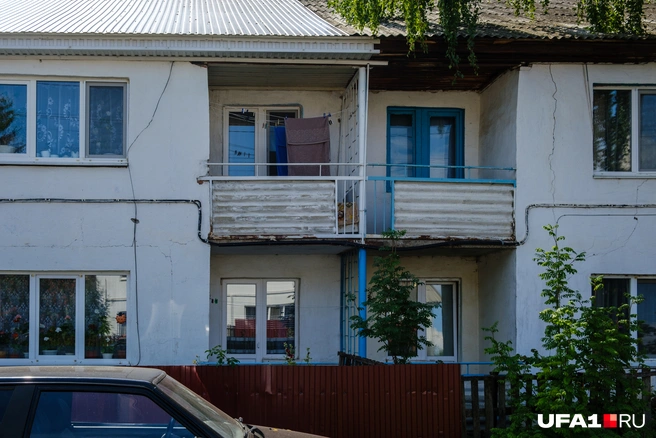 А главное — еще и теневая сторона, можно отдохнуть в жару на свежем воздухе