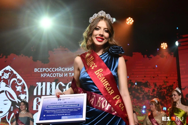 Анастасия преподает английский язык | Источник: Дмитрий Емельянов / E1.RU