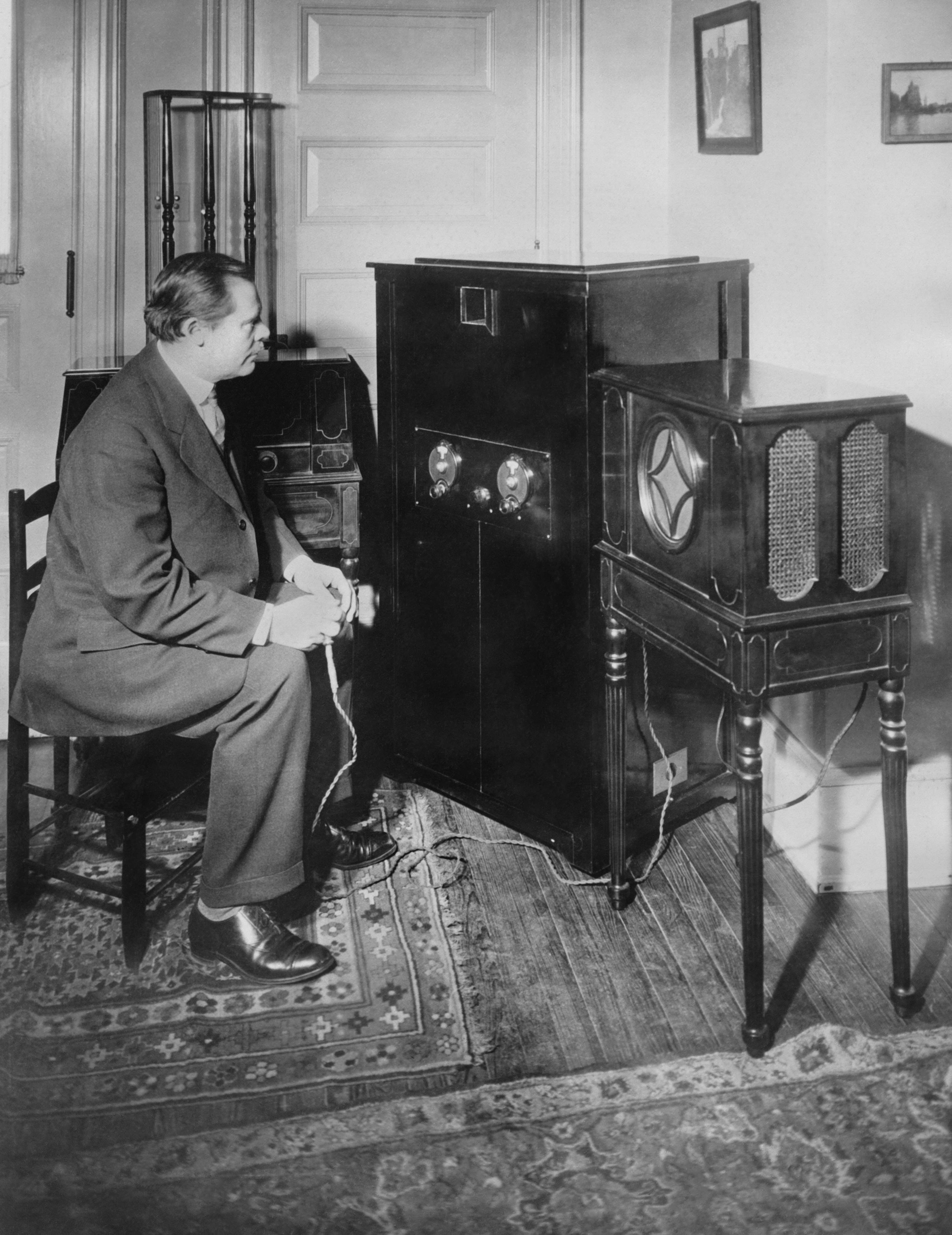 Цветное телевидение изобретенное в конце 1920 огэ. Телевизор 1928 года. Первый телевизор. Телевизор 20 века. Первый телевизор в мире.