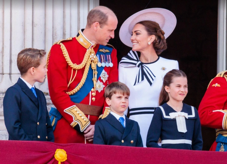 Принц Уильям и Кейт Миддлтон с детьми | Источник: Соцсети
