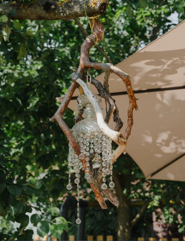 Саша Нестеркина. «Люстра». 2024