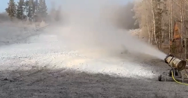 Запускать трассы на ГЛЦ начинают с небольших учебных склонов | Источник: АБЗАКОВО / Vk.com