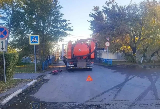 Всё случилось на въезде в «Торговый город» | Источник: Госавтоинспекция Омской области / max.ru