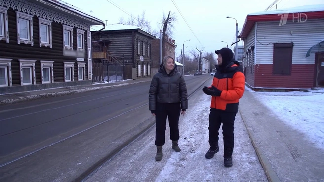 Кривцову очень понравилось деревянное зодчество в Иркутске | Источник: «Жизнь своих» / Первый канал