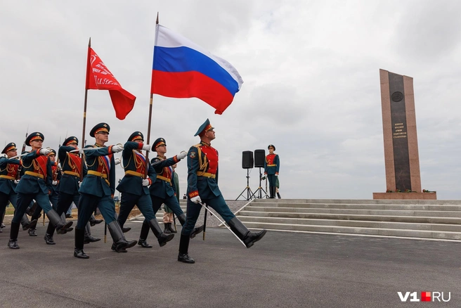 Торжественное открытие прошло под сопровождением роты почетного караула | Источник: Алексей Волхонский / V1.RU