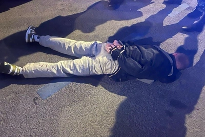 Петербуржец откусил ухо шумному зумеру на Жуковского