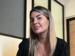 «Убрали по 800 мл из каждой булки!»: звезда «ДОМа-2» Майя Донцова похвасталась результатом пластики — фото до и после