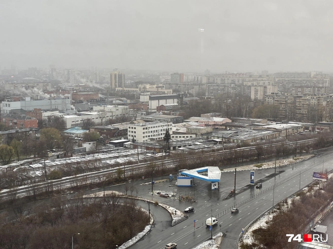 Если вы все-таки решили куда-то поехать в этот выходной, то стоит быть внимательнее на дороге | Источник: читатель 74.RU