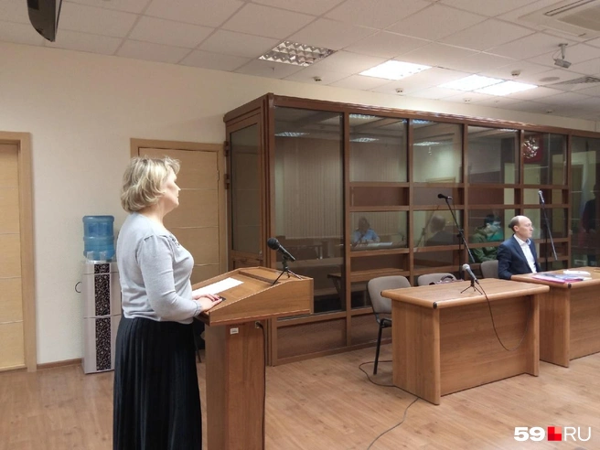 Учительница по истории и обществознанию Ирина Цынгалова дает показания в суде | Источник: Вероника Свизева