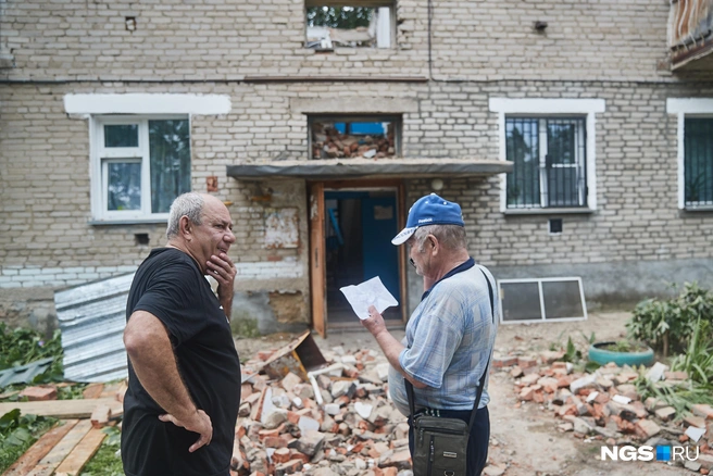 Жители общаются с администрацией сельсовета  | Источник: Александр Ощепков / NGS.RU