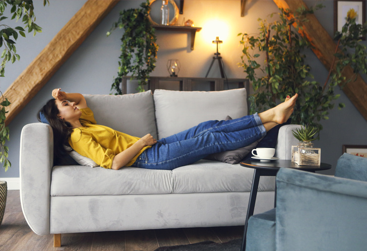 Психолог Лабковский объяснил, почему люди проводят выходные, лежа на диване