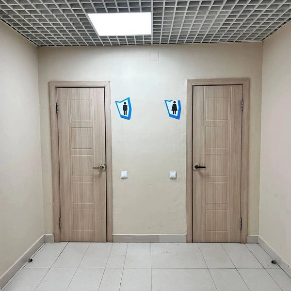 Вход в туалет первого этажа | Источник: Илья Константинов / 14.RU