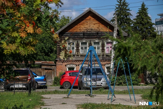 Частные дома соседствуют с многоэтажками | Источник: Наталья Бурухина / NN.RU