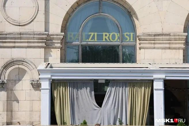 Что происходит у ресторана Balzi Rossi на Кудринской: как выглядит место после взрыва днем | Источник: Артем Устюжанин / MSK1.RU