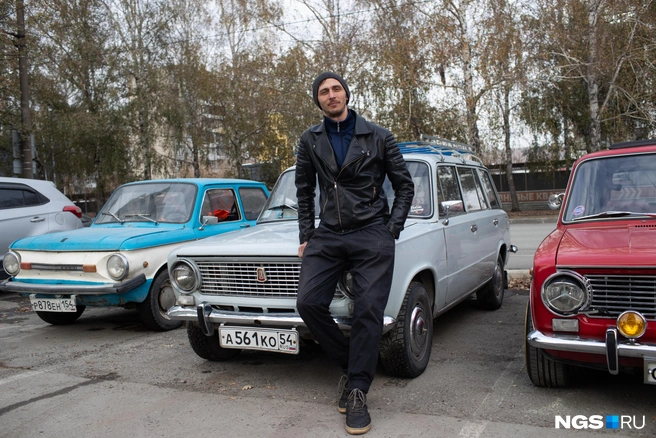 Александр Артемов предпочитает рестомод: автомобили оставляет в неизменном виде | Источник: Андрей Бортко / NGS.RU