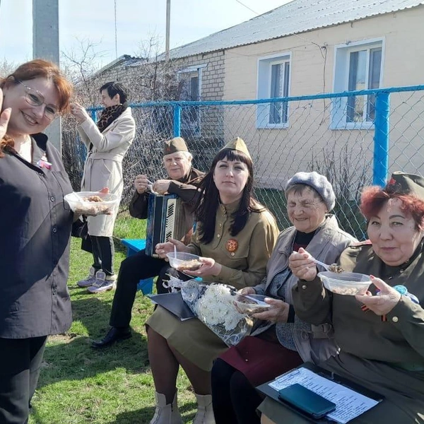 и горячим чаем | Источник: Лариса Салдина / Vk.com