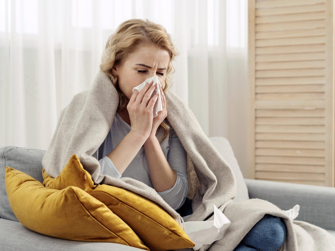 Новый штамм: эти 5 симптомов говорят о том, что вы заразились омикроном «кентавр» | marieclaire.ru