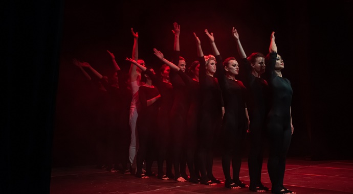 Союз танца и сознания: премьера пластического спектакля «БОГinЯ»