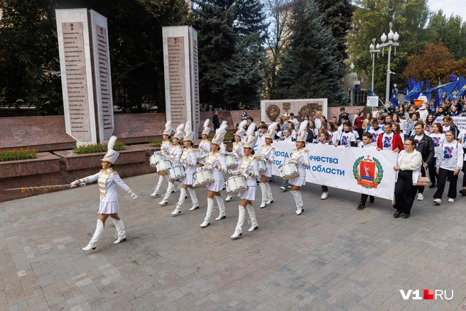 Колонна прошла по Аллее Героев | Источник: Алексей Волхонский