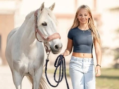 Какой растет 13-летняя дочь Карлы Бруни и Николя Саркози, которая стала звездой ТикТока