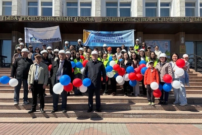 Сотрудники Минстроя Тувы вышли на первомайскую демонстрацию