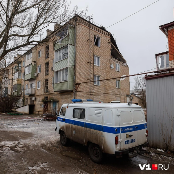 Патруль караулил место ЧП всю ночь | Источник: Алексей Волхонский / V1.RU