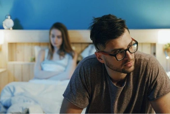 «Женщину хотят и презирают одновременно»: почему мужчины не переносят отказ в сексе