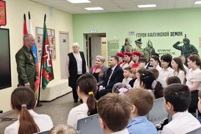 Мурал героям калужской земли открыли в Ильинской школе