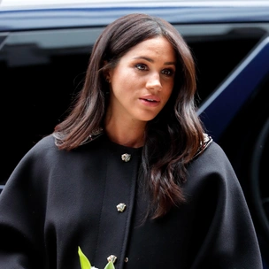 Почему все осудили новую благотворительную акцию Сассекских (и при чем тут платье Меган)