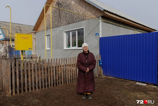 Семья Ламбиных купила дом за 500 рублей. Сейчас Елизавета живет в нем с сыном | Источник: Ирина Шарова / 72.RU