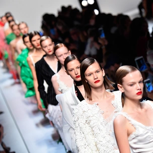 Настройки яркости: Ermanno Scervino SS18