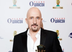 Певец Жека о романе с бэк-вокалисткой после самоубийства жены: «Не стремимся создать ячейку общества»