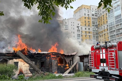 Огромный столб дыма над центром Омска: подробности пожара