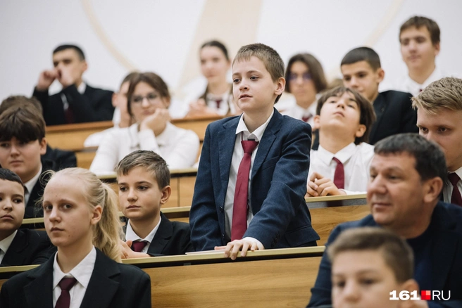 У лицеистов было много вопросов. Планировалась получасовая сессия, которая растянулась почти на час, но всё равно не все успели задать вопрос | Источник: Евгений Вдовин / 161.RU