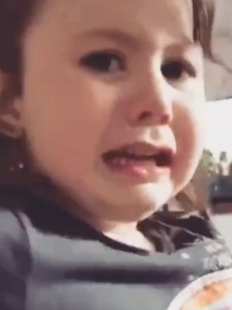 Видео: девочка рыдает, узнав, что придется есть мамину еду