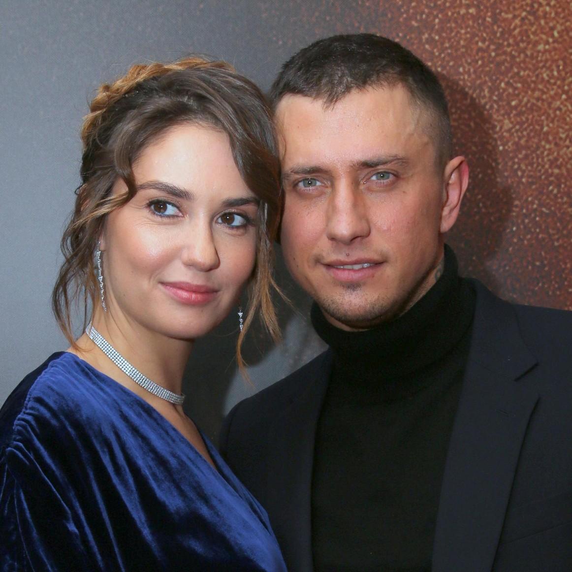 «Мог наорать, пригрозить „да я тебе сейчас …“, но бить — никогда!»: Павел Прилучный впервые откровенно о разводе с Агатой